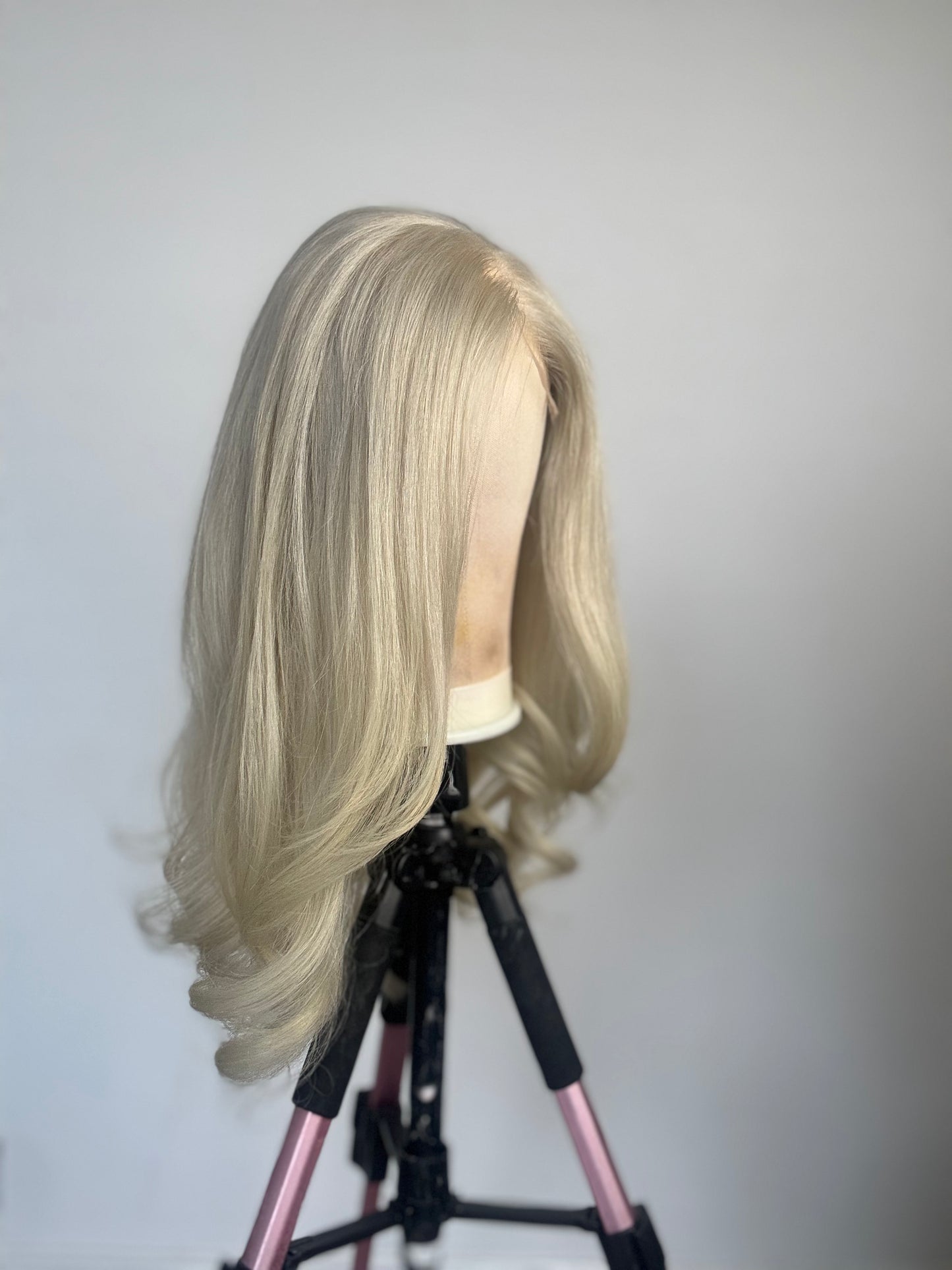 Harper 20" Wig Platinum blonde beginner cap