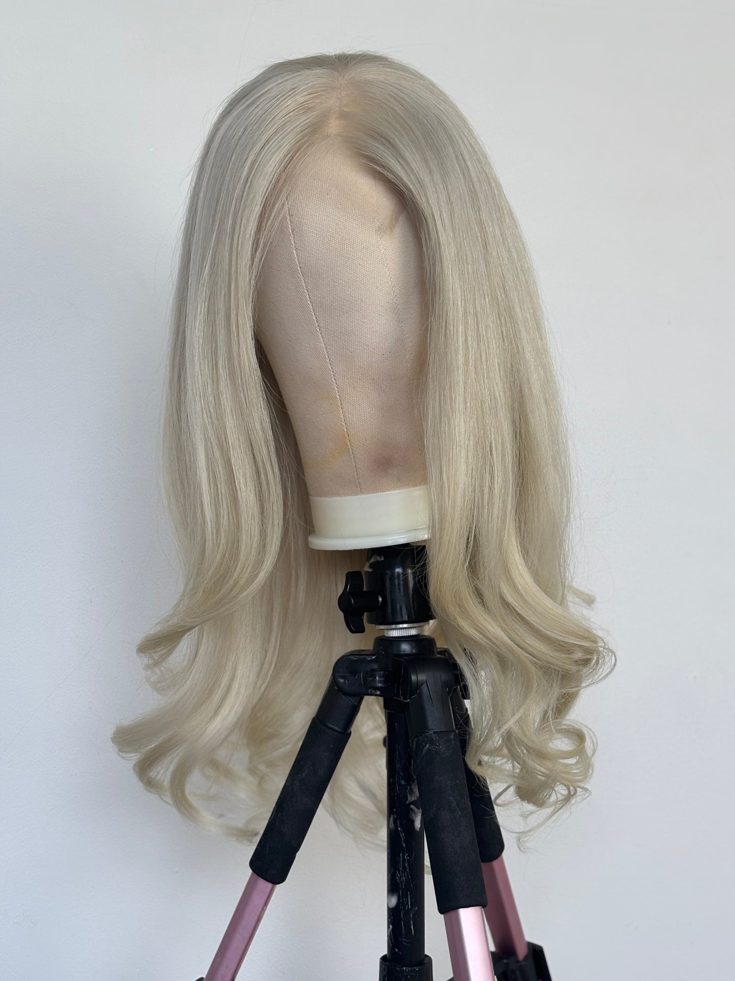 Harper 20" Wig Platinum blonde beginner cap